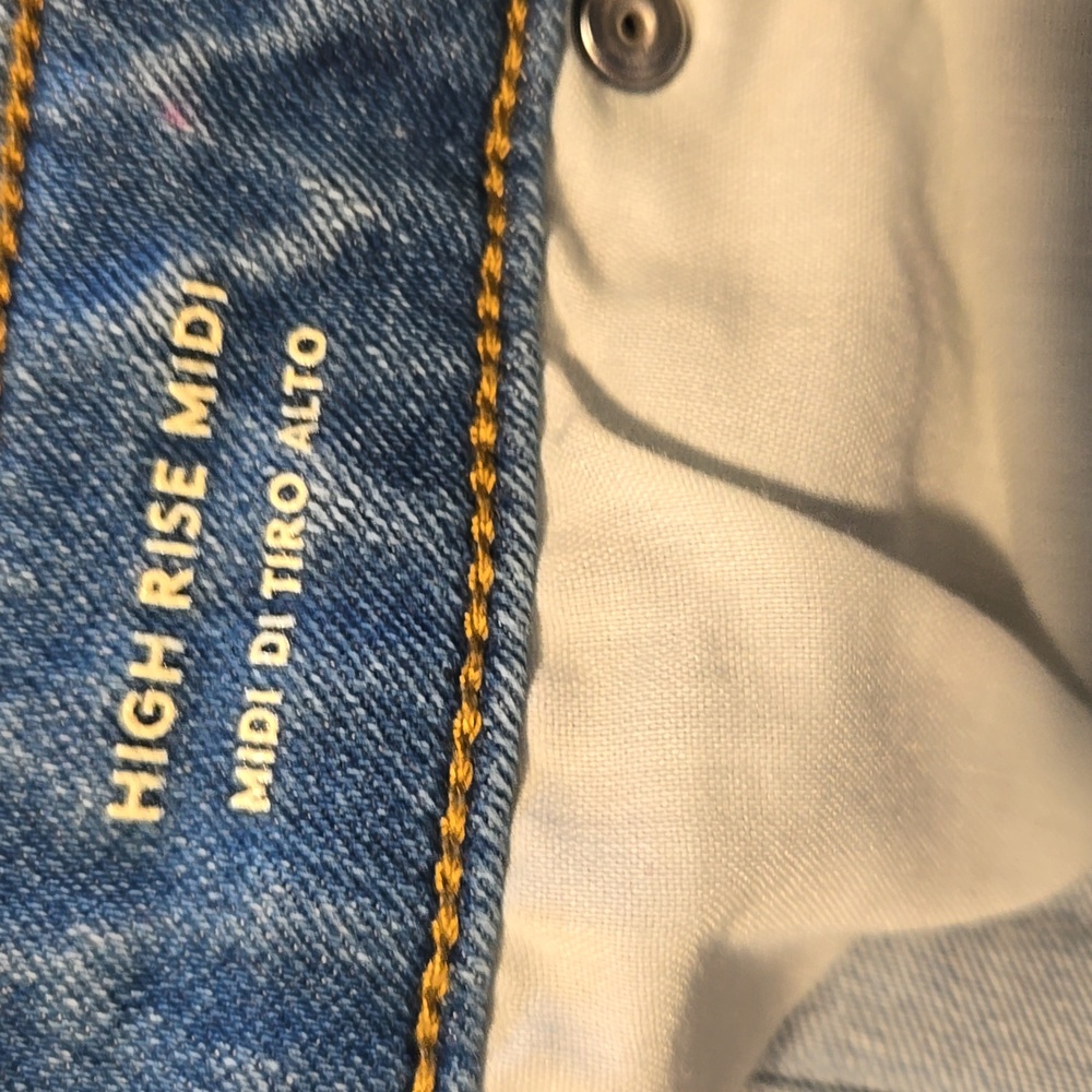 Universal Thread High Rise Denim Shorts - Picture 5 of 6